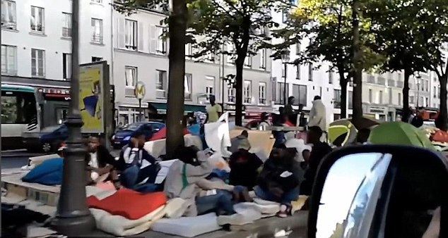 Polis Paris’te Sığınmacı Kampına Saldırdı