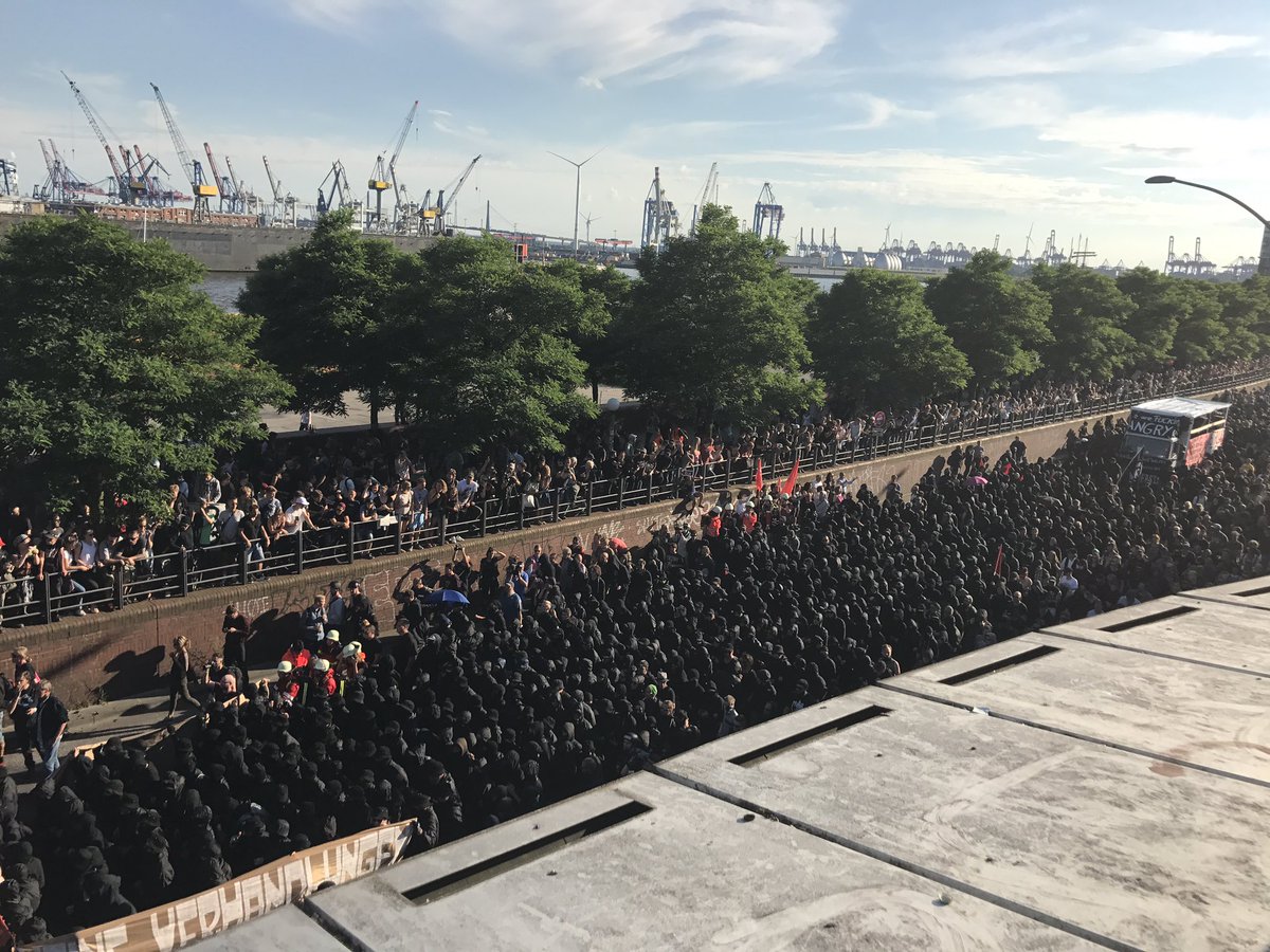 G20 Zirvesi öncesi Hamburg sokakları yanıyor: Ceheneme hoş geldiniz