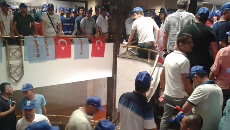 İşçiler Türkiye Petrolleri Genel Müdürlüğü’nü işgal etti