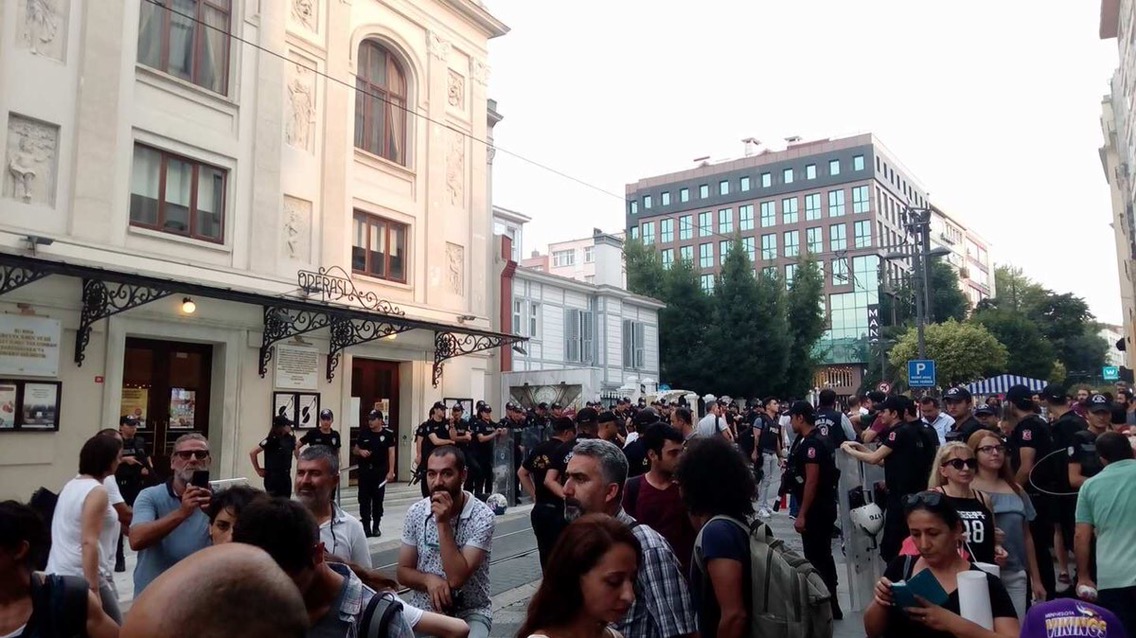 Kadıköy’deki Nuriye ve Semih’le dayanışma eylemine polis saldırısı: 35 gözaltı
