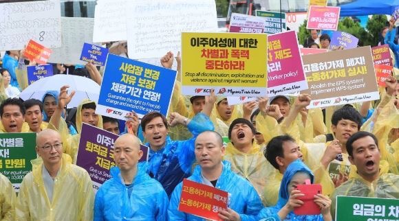 Güney Kore: Göçmen İşçiler İstihdam İzin Sistemine Karşı Gösteri Yaptı