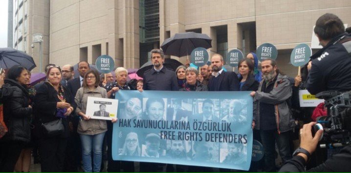 Tutuklu insan hakları savunucularının tamamı serbest bırakıldı
