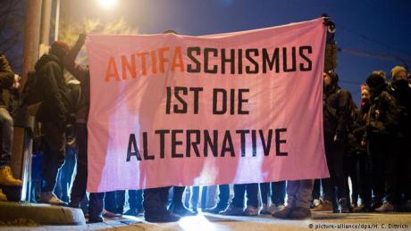 Almanya’da Aşırı Sağcı AfD’ye Karşı Eylemlere Polis Saldırdı, Çok Sayıda Kişi Yaralandı