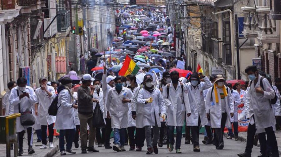 ‪Bolivya: Sağlık emekçileri kırk günlük grevle geri adım attırdılar‬