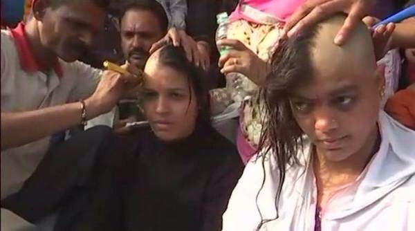 Hindistan’da kadın eğitim emekçileri eşit ücret için saçlarını kestiler