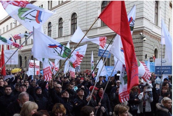 Slovenya’da kamu emekçileri greve çıktı