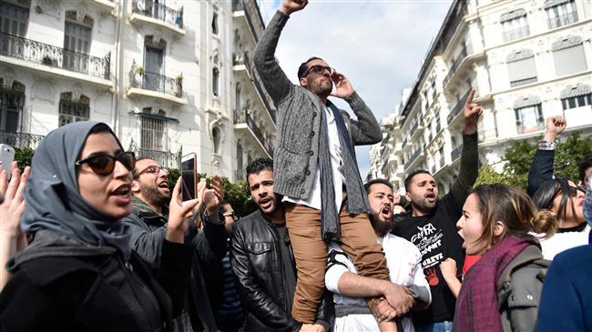 Cezayir’de Kamu Emekçileri Genel Greve Çıktı