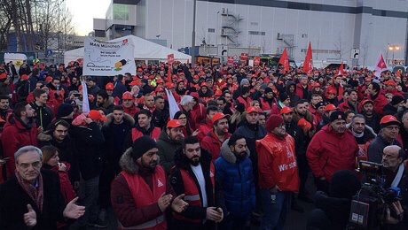 Almanya’da metal ve elektronik sektörlerinde çalışan işçilerden uyarı grevleri