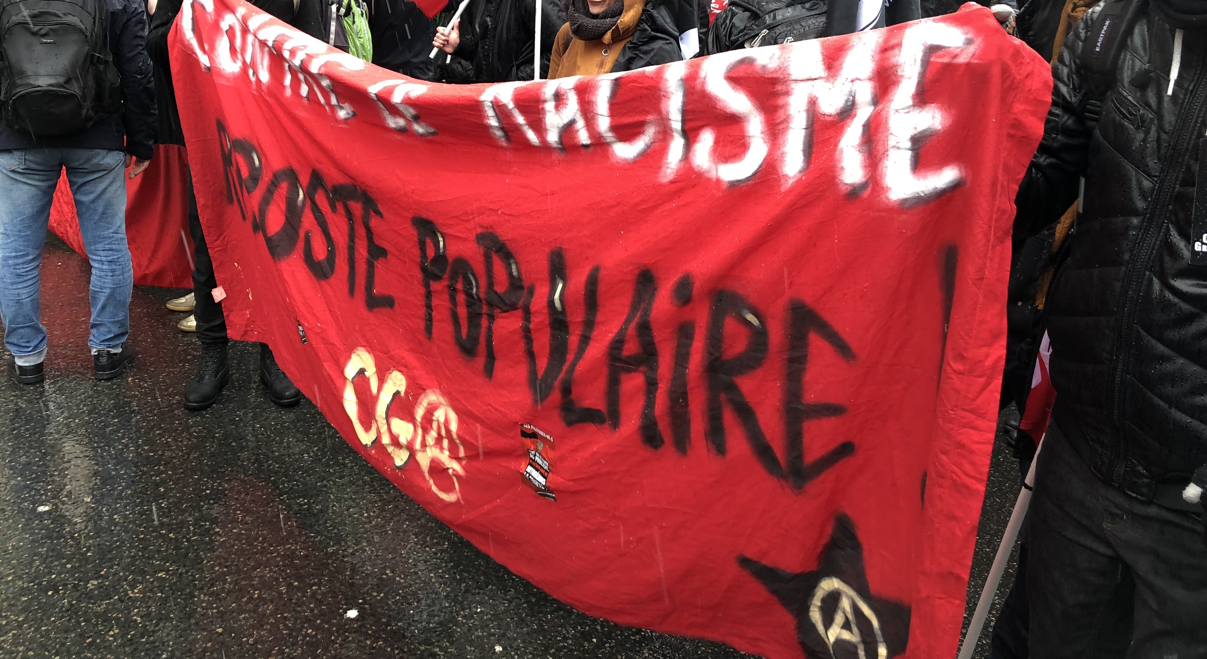 Paris’te Mültecilerle Dayanışma Eylemi Düzenledi
