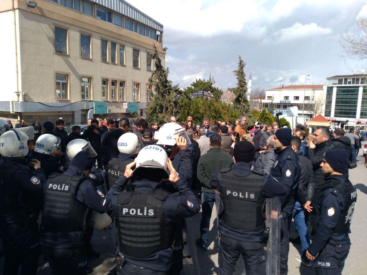 Tıp Bayramında sağlık emekçilerinin eylemine polis saldırısı