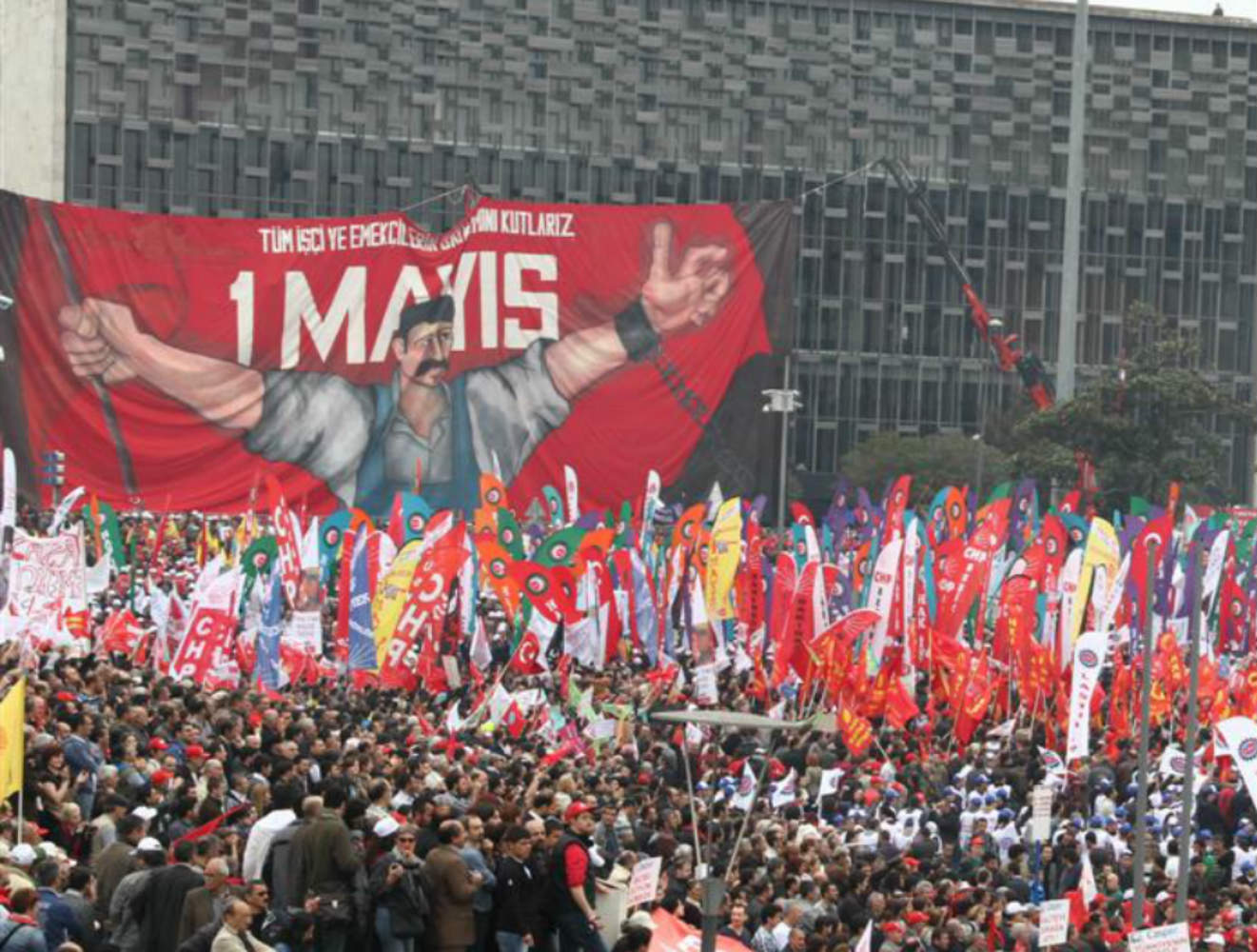Sendika ve meslek örgütleri 1 Mayıs’ı Taksim’de kutlamak için başvuru yaptı