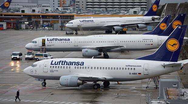 Almanya’da havaalanı çalışanlarının grevi nedeniyle 800 uçuş iptal edildi