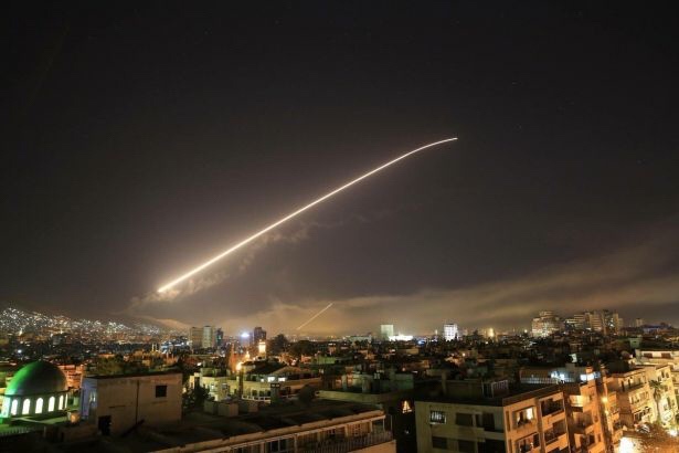 ABD, İngiltere ve Fransa Suriye’ye saldırı başlattı