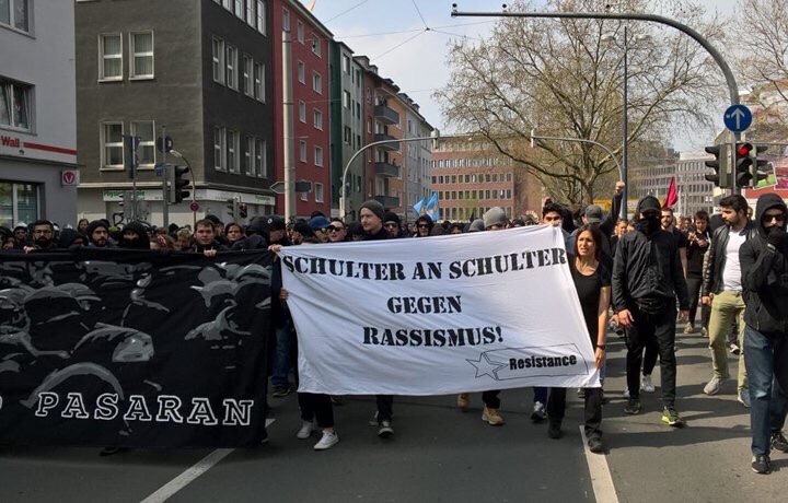 Dortmund’da anti faşistler neo-Nazilere karşı sokakta