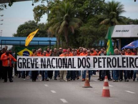 Brezilya’da petrol işçileri greve çıktı