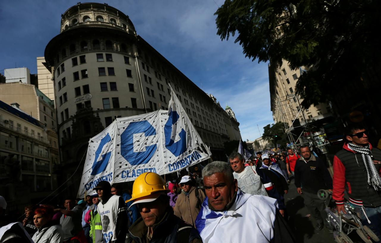 Arjantin’de hükümetin ‘kemer sıkma’ politikalarına karşı genel grev
