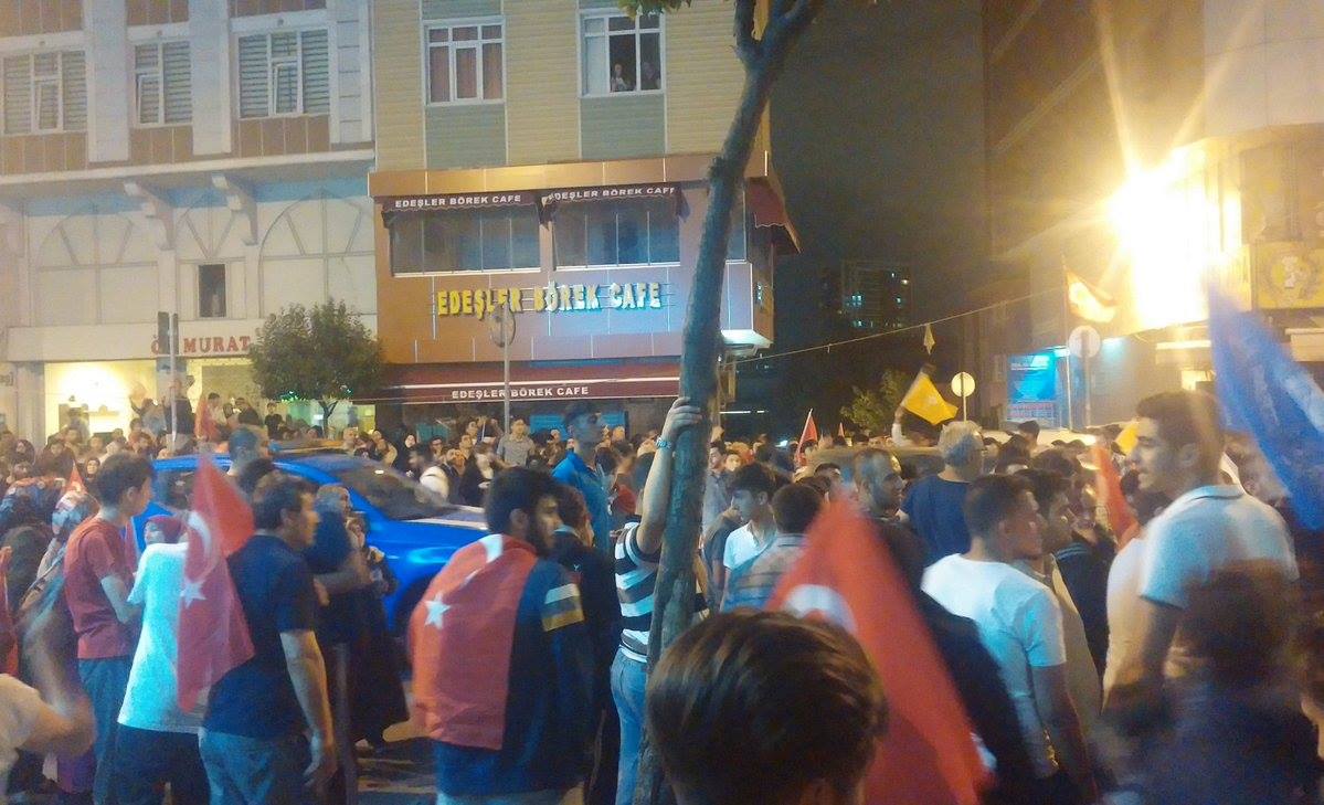 İstanbul, Ankara ve Kocaeli’de HDP ve CHP Binalarına Saldırılar