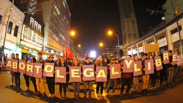 Şili’de kürtaj hakkı eyleminde üç kadın bıçaklandı