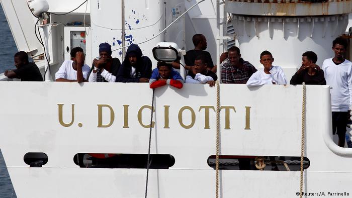 AB sınırlarını kapattı, İtalya günlerdir gemide kalan mültecilerin karaya çıkışını engelliyor