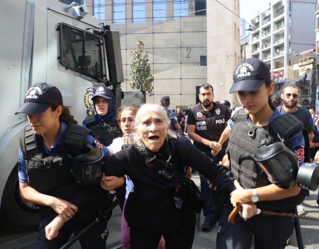 Bir Devlet Klasiği: Polis Cumartesi Anneleri’nin eylemine saldırdı