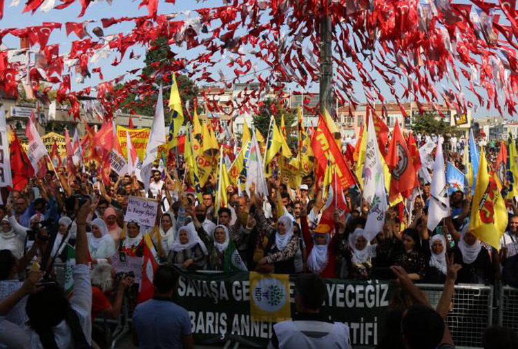 Dünya Barış Günü için binlerce kişi Bakırköy’deydi