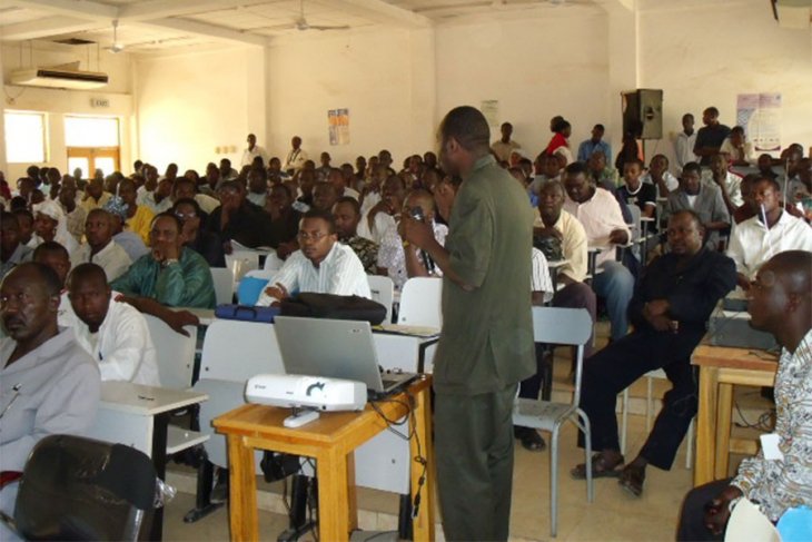 Nijer’de akademisyenler greve çıktı