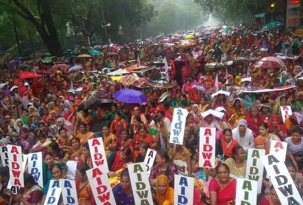 Hindistan’da kadınlar şiddet ve tecavüzlere karşı yürüdü