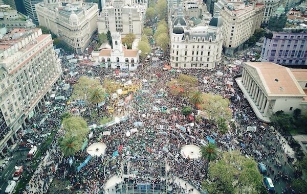 Arjantin’de “kemer sıkma” politikalarına karşı 36 saatlik genel grev