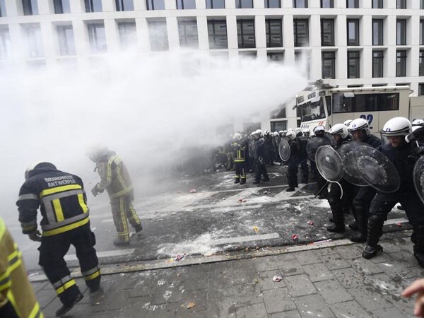 Belçika’da kamu çalışanlarının eylemine polis saldırdı