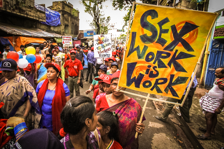 Seks işçilerinin ihtiyacı bir sendika ve işlerinin suç olmaktan çıkarılması, feministlerin acıması değil – Ana Lopes ve Callum Macrae