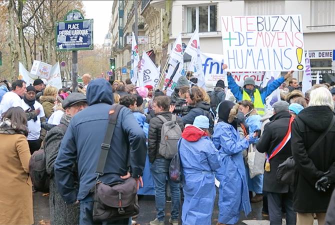 Fransa’da sağlık çalışanlarından ‘Yeni Sağlık Yasası’na karşı eylemler