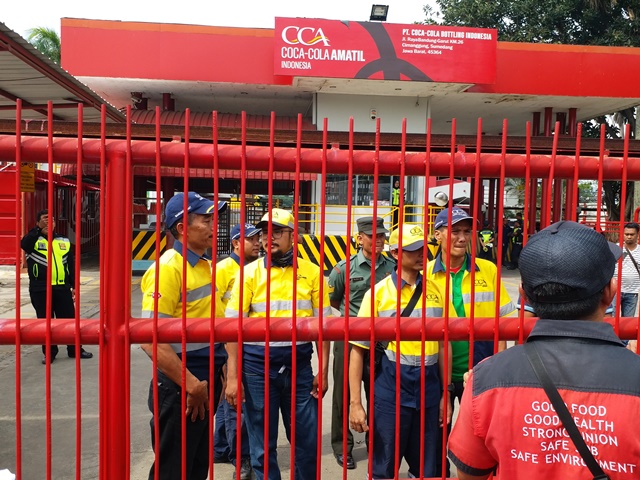 Endonezya’da Coca-Cola fabrikası işçileri direnişe başladı