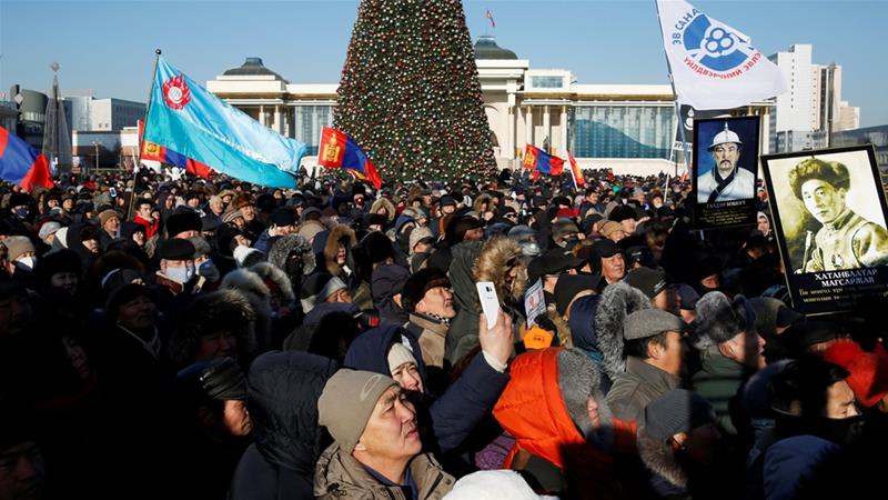 Moğolistan’da on binlerce kişi yolsuzluğu protesto etti