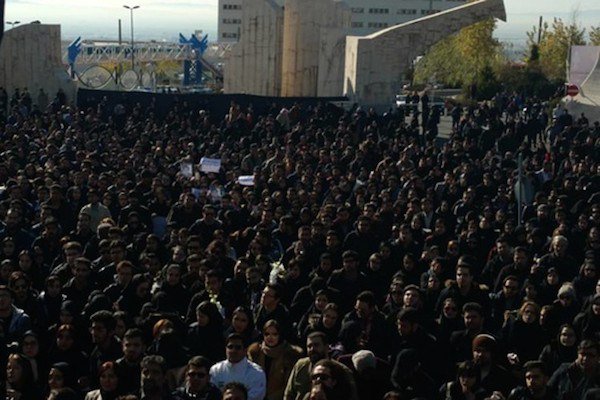 Tahran’da öğrenci protestoları sürüyor
