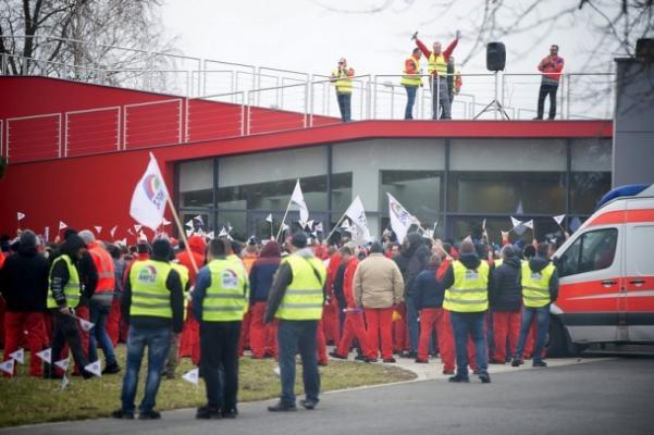 Audi’nin Macaristan’daki fabrikasında binlerce işçi grevde
