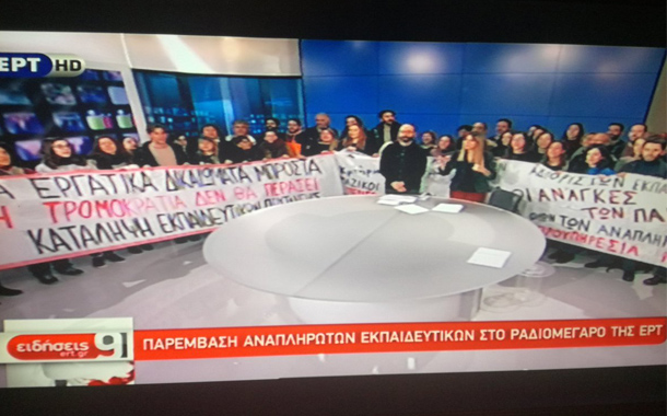 Yunanistan’da eğitim emekçileri devlet televizyonunu bastı