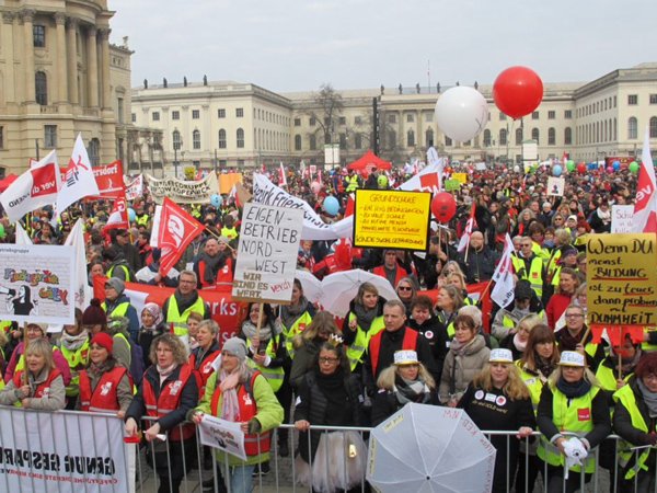 Berlin’de eğitim emekçileri greve çıktı
