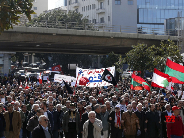 Lübnan’da binlerce kişi hükümet politikalarına karşı sokağa çıktı