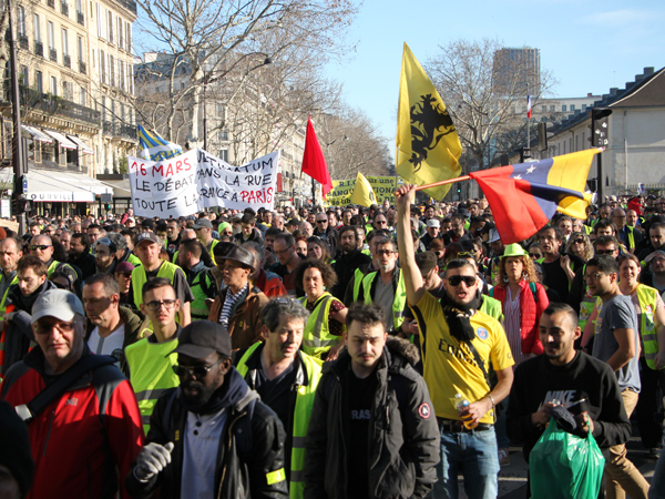 Sarı Yelekliler’in eylemlerinin 15. haftasında 50 bin kişi sokağa çıktı