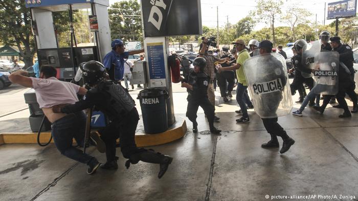 Nikaragua’da hükümet karşıtı eyleme polis saldırısı