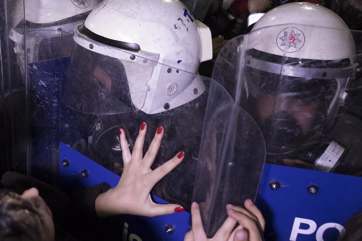 17. Feminist Gece Yürüyüşüne polis saldırdı