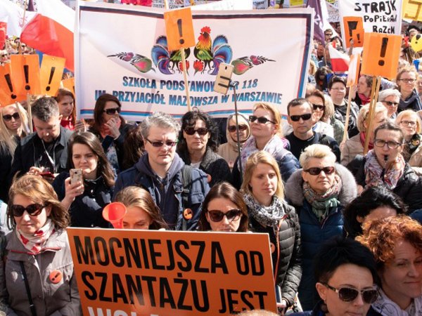 Polonya’da 300 bin eğitim emekçisi üç haftadır grevde