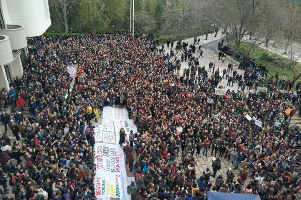 ODTÜ öğrencileri Bahar Şenliği’nin yasaklanmak istenmesini protesto etti