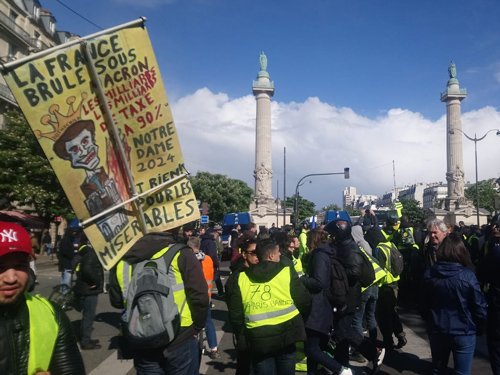 Fransa’da Sarı Yelekliler 25. Haftada da Sokaklardaydı