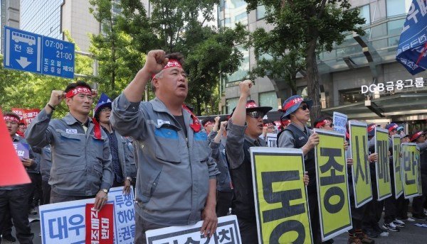 Güney Kore’de Hyundai işçileri greve çıktı