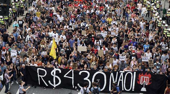 Brezilya’da eğitim kesintilerine karşı eylem