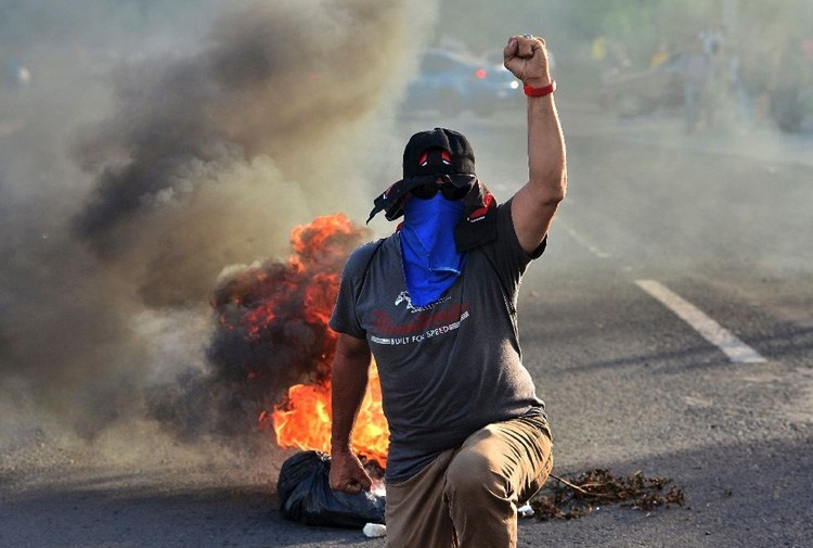Honduras’ta kamyon şoförleri greve çıktı, yolları işgal etti