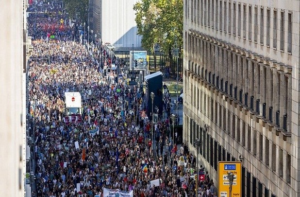 Dresden’de on binlerce kişi ırkçılığa karşı yürüdü