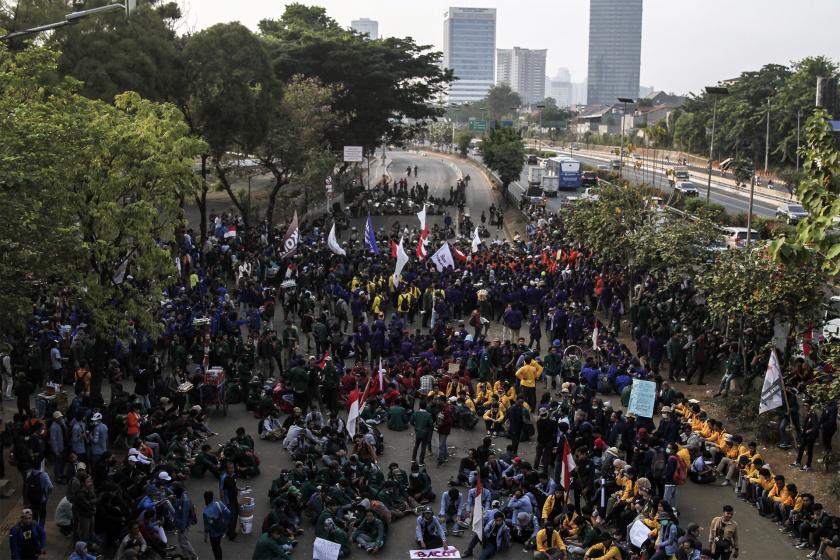 Endonezya’da ceza kanunu değişikliğine karşı eyleme polis saldırdı