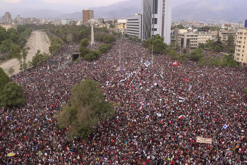 Şili’de eylemler  büyüyerek sürüyor: Santiago’da 1,2 milyon kişi hükümeti protesto etti